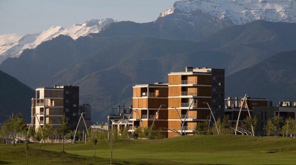 Deluxe Pirineos Apartamento Sabiñánigo Exterior foto